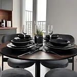 Elegant Center Escape I Free Parking I Wi-fi & Ac 아파트
